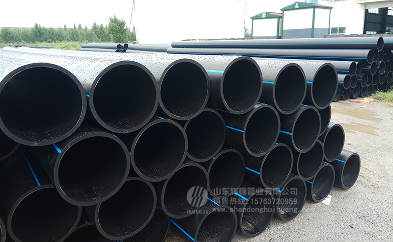 雨後的pe給水管