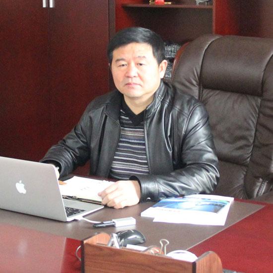 市人大代表、山東（dōng）糖心vlog管業有限公司（sī）董事長  侯（hóu）成安